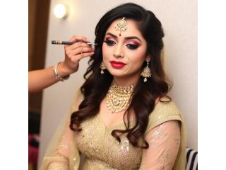 our-expert-makeup-artists-with-their-top-class-makeup-artistry-small-0
