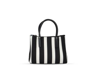 best-styles-to-shop-luxe-bags-online-today-small-0