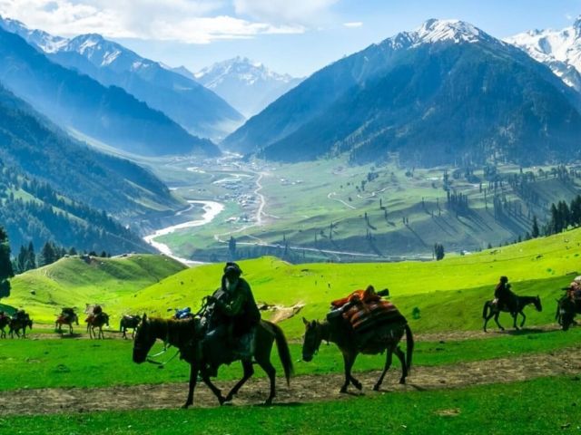 kashmir-tour-packages-2026-explore-paradise-on-earth-tripkaro