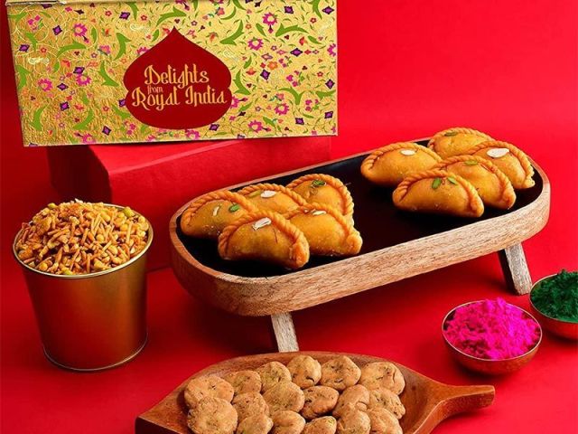 online-holi-gift-delivery-in-pune-from-oyegifts-order-now