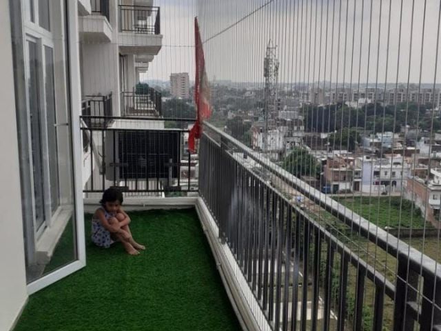 invisible-grill-services-in-delhi-for-modern-balcony