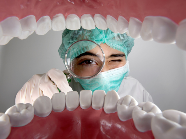 experienced-dental-surgeons-in-trivandrum-for-complete-oral-care
