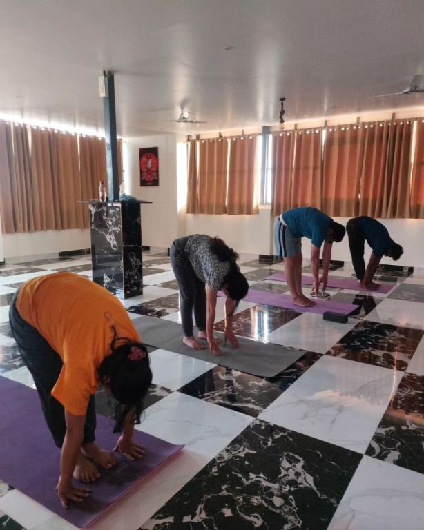 yoga-teacher-training-programs-big-1