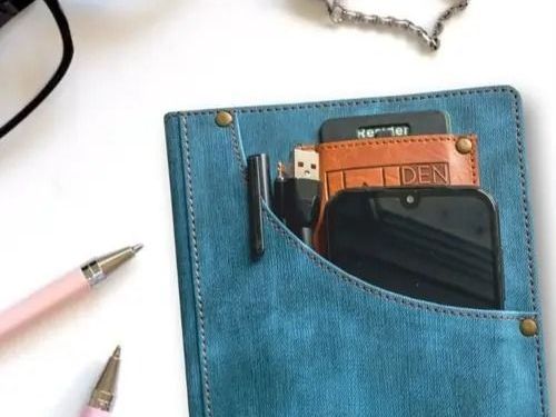personalized-travel-diary-with-pockets
