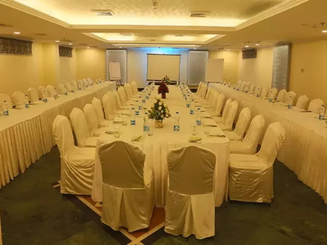 elegant-corporate-hi-tea-in-noida-for-meetings-office