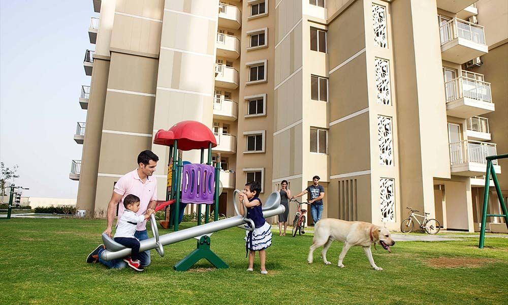 buying-and-selling-of-properties-with-naveen-associates-big-0
