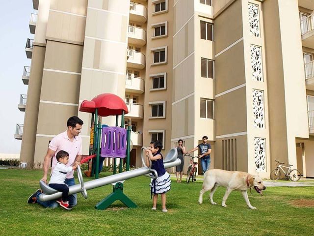 buying-and-selling-of-properties-with-naveen-associates