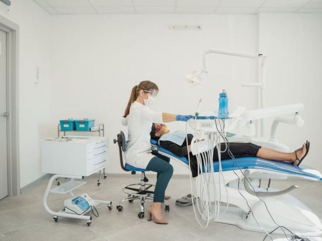tooth-colored-fillings-treatment-in-ahmedabad-dr-manish-shah