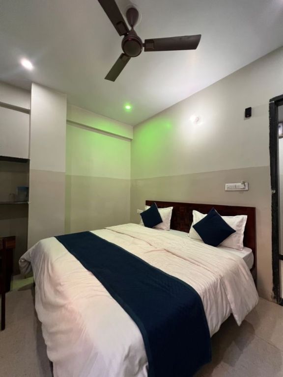 comfortable-stay-guide-for-best-hotel-near-sindhi-camp-jaipur-big-0