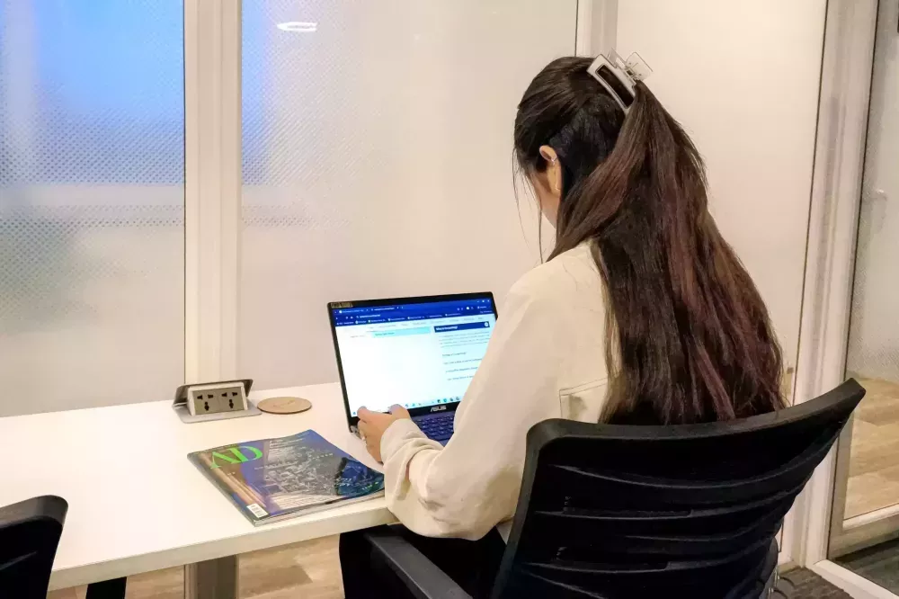 modern-workspaces-at-jumpstart-coworking-hub-big-0