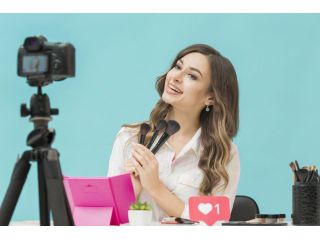 top-fashion-influencers-in-india-small-0