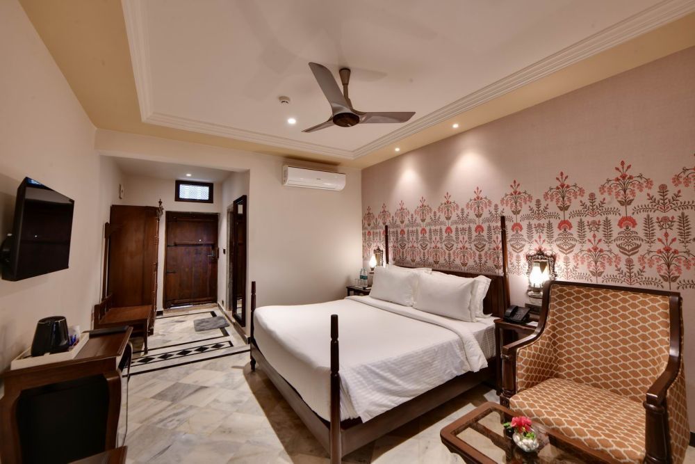 royal-fort-stay-in-udaipur-the-fern-bambora-fort-big-0