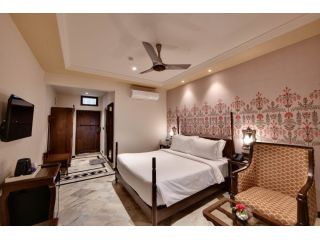 royal-fort-stay-in-udaipur-the-fern-bambora-fort-small-0