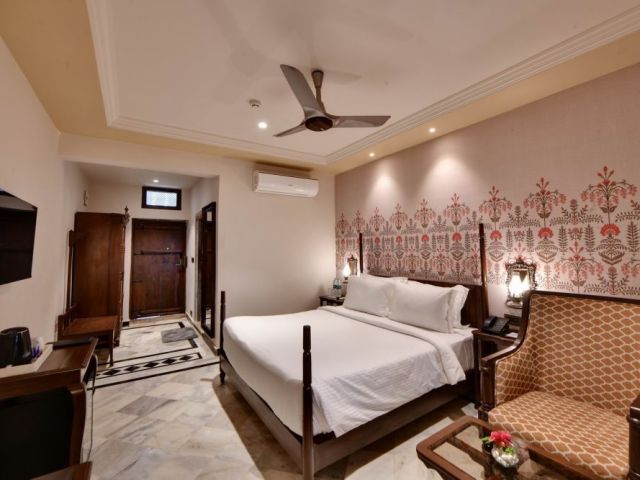 royal-fort-stay-in-udaipur-the-fern-bambora-fort