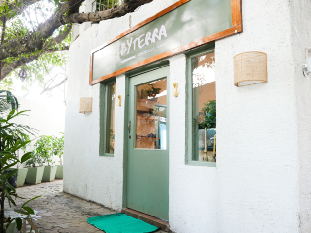 relaxing-coffee-and-wellness-cafe-at-hauz-khas