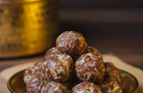 how-many-calories-in-coconut-ladoo-big-0