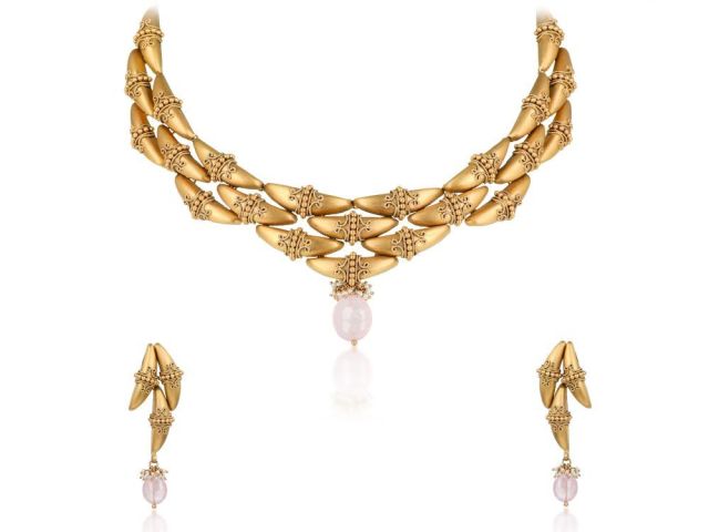 brilliance-meets-fair-pricing-in-its-gold-necklace-designs