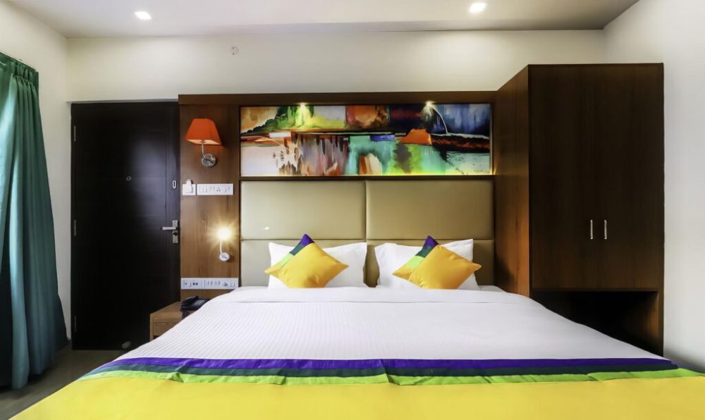 comfortable-deluxe-room-stay-in-sector-v-ideal-for-visitors-big-0