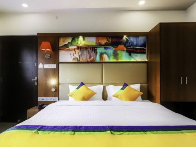 comfortable-deluxe-room-stay-in-sector-v-ideal-for-visitors