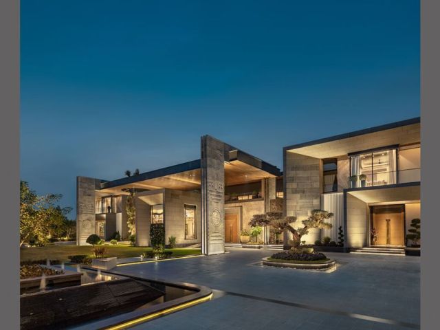 a-luxury-modern-home-design-blends-minimalism