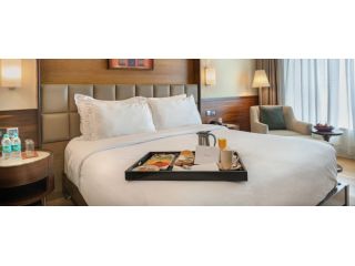 family-hotels-near-mumbai-airport-for-relaxing-family-stays-small-2