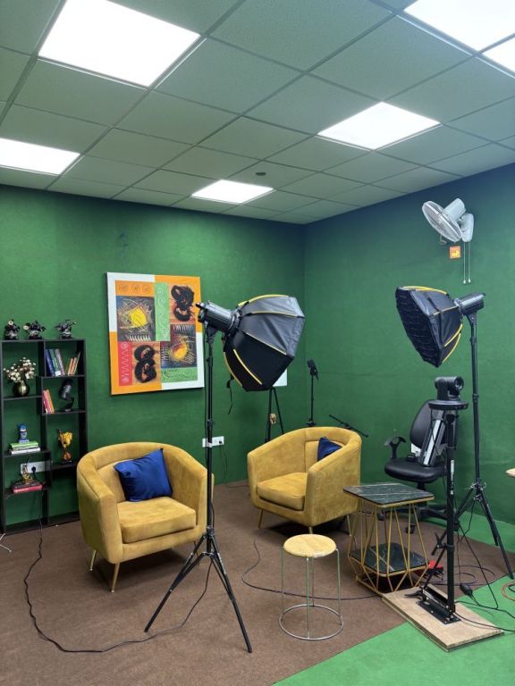 handi-crunch-studios-creator-podcast-studio-packages-big-0