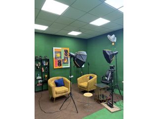 handi-crunch-studios-creator-podcast-studio-packages-small-0