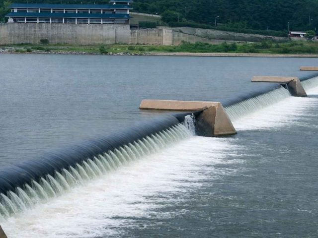 rubber-dam-river-vs-traditional-barrages-benefits