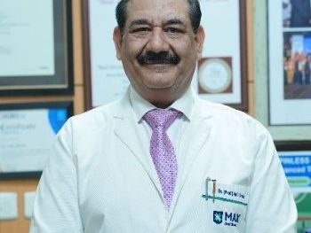 robotic-knee-replacement-surgeon-and-orthopedic-doctor-delhi