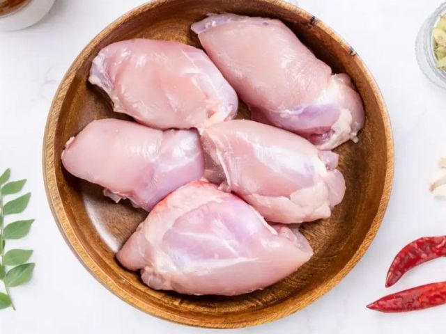 raw-boneless-skinless-chicken-thigh-in-delhi-mutton-mahal