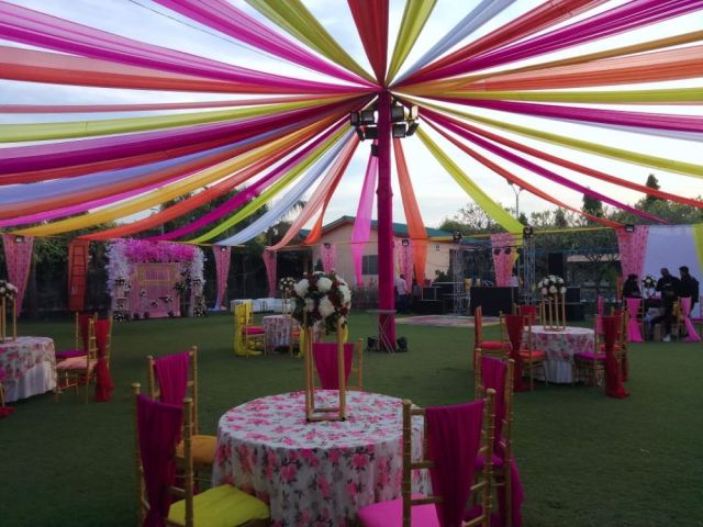 creative-anniversary-celebration-ideas-in-noida-extension