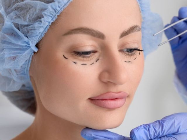 how-a-plastic-surgery-specialist-in-rohini