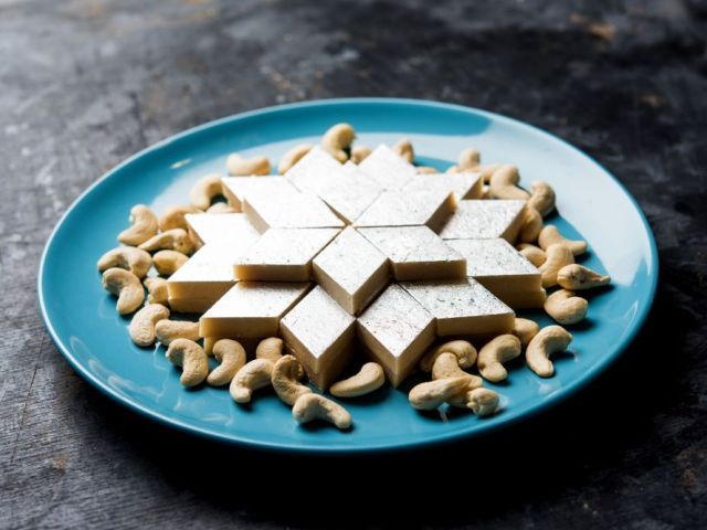 healthy-sugar-free-kaju-katli-fresh-tasty-diabetic-friendly