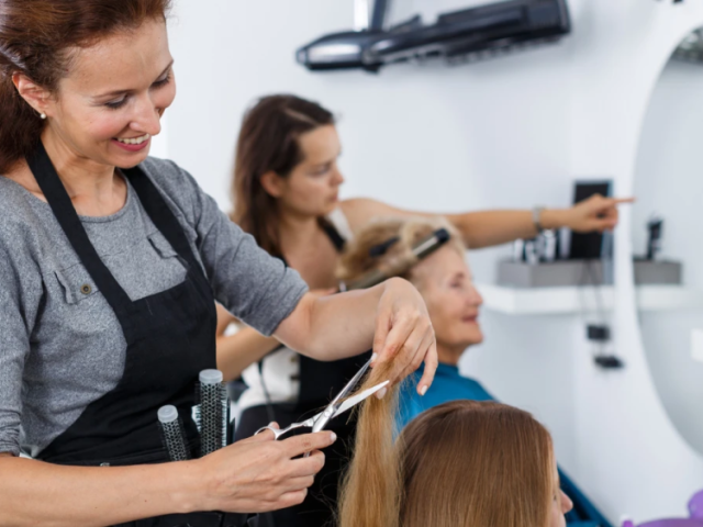 essential-skills-you-gain-from-a-professional-hairdressing-course