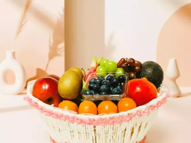 curated-fresh-fruit-basket-in-india-eat-right-basket