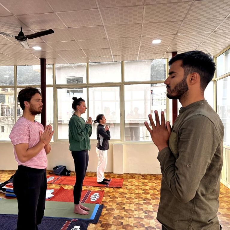 best-yoga-teacher-training-for-beginners-veda-yogshala-big-0