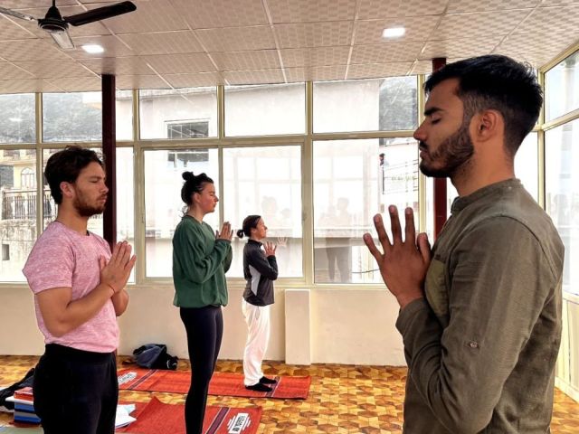 best-yoga-teacher-training-for-beginners-veda-yogshala