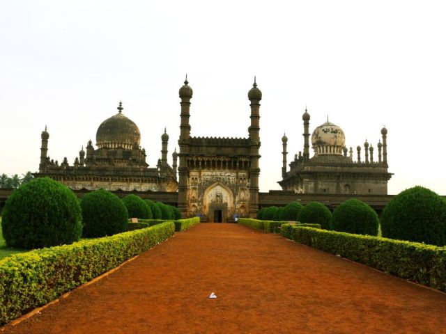 qutb-shahi-heritage-park-a-must-visit-historic-destination