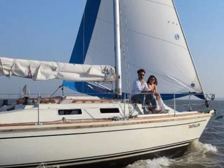 premium-yacht-for-hire-in-mumbai-book-today