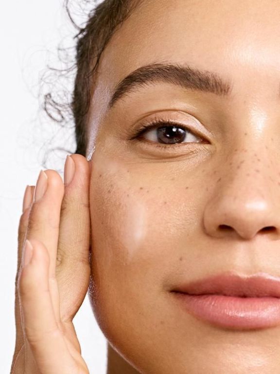 natural-anti-aging-skincare-with-herbal-serums-big-0