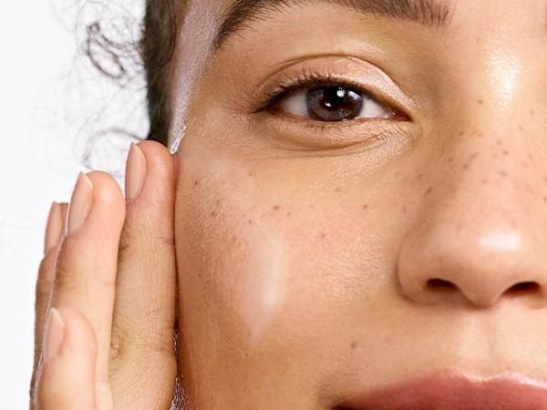 natural-anti-aging-skincare-with-herbal-serums