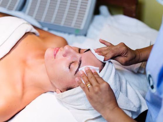 face-treatment-near-me-dermatologist-lucknow