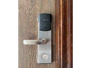 buy-reliable-hotel-room-door-lock-system-small-0