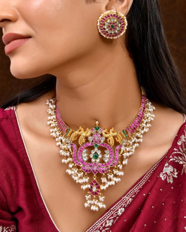 elegant-kundan-jewellery-set-for-unforgettable-style-big-0
