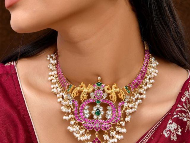 elegant-kundan-jewellery-set-for-unforgettable-style