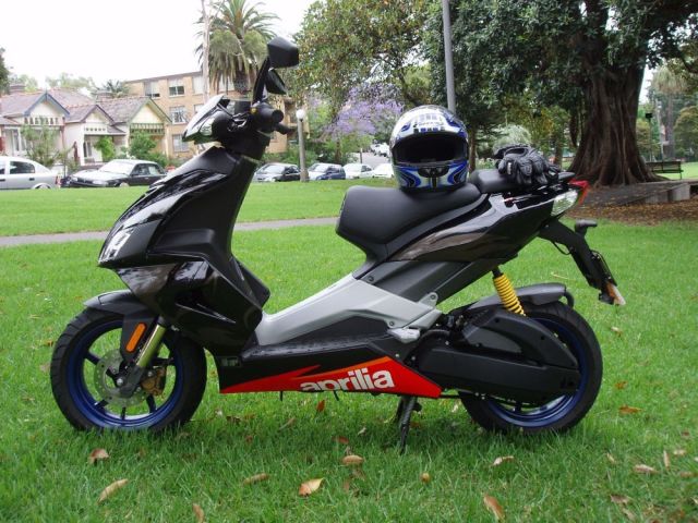 aprilia-scooter-dealers-in-rohini
