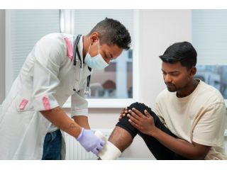 expert-trauma-and-joint-replacement-surgeon-in-gandhinagar-small-0