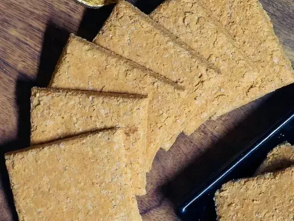 buy-crunchy-sesame-chikki-shree-shyam-tilpatti