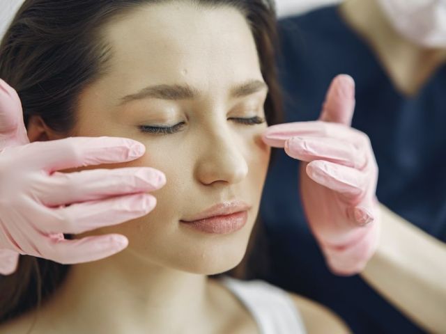professional-skin-doctor-in-kanpur-dermatrichs-clinic