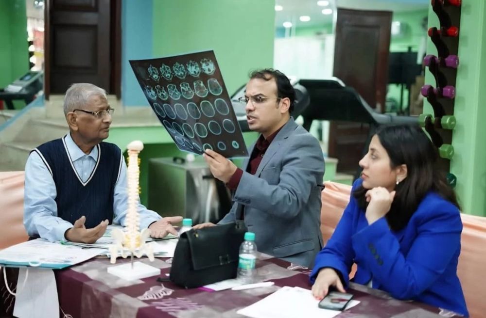 expert-headache-specialist-in-ashok-vihar-delhi-care-big-0